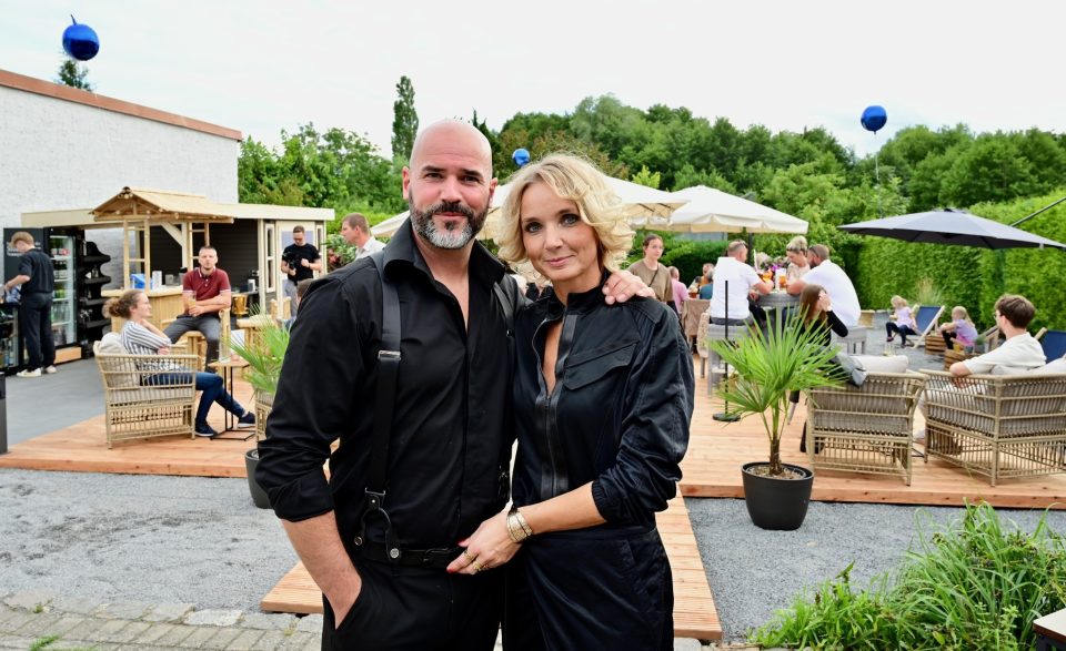 Lars Pohlmann und Susanne Stanislaus vor der Blauen Maus