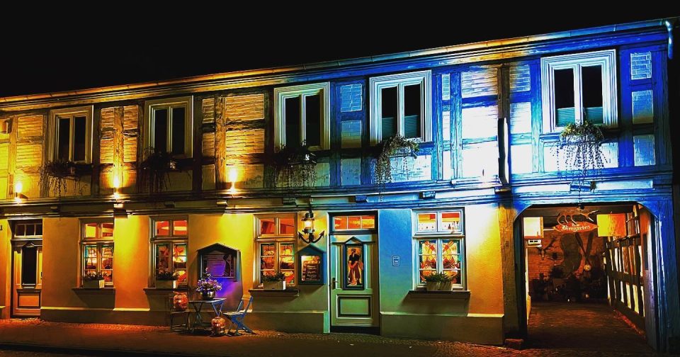 Außenansicht des Restaurants Blaue Maus in Mirow