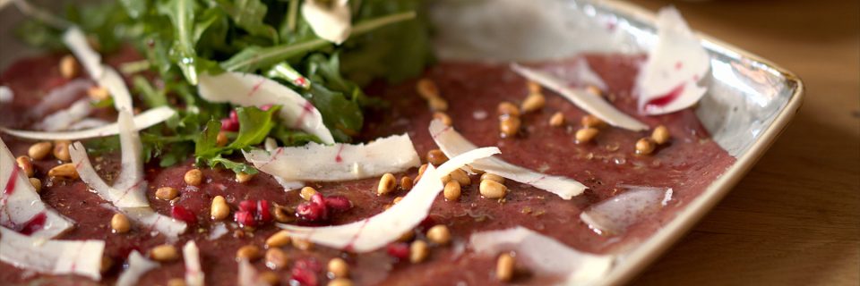 Köche des Restaurants Blaue Maus bei der Arbeit in der Küche